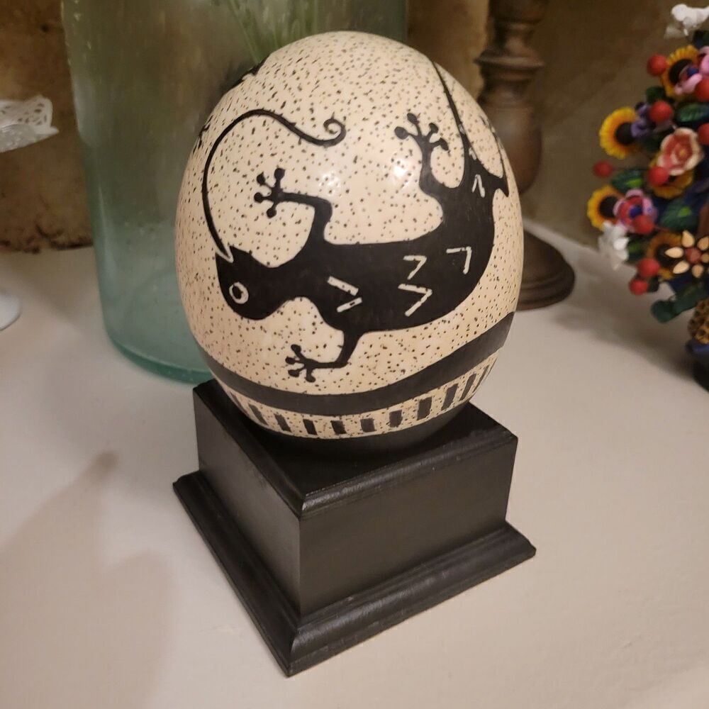 Handcrafted African Art Egg – Winke, South Africa